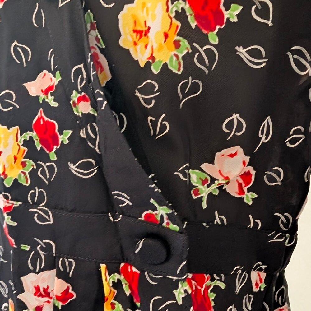 NWT - Veronica Beard - Black Floral Silk V-Neck Wrap Top, Size 6 - Picture 3 of 4